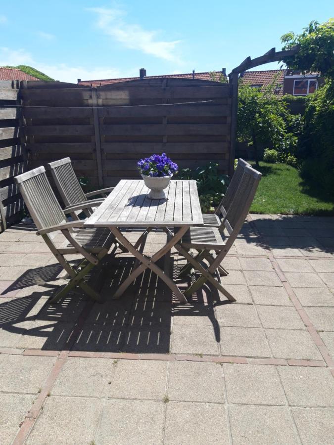 Vakantiewoning 100M Van Het Strand Met 1 Slaapkamer Westkapelle Bagian luar foto